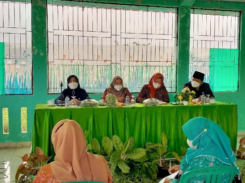 Pantau Perkembangan PKK Tingkat Kecamatan / Desa, Ketua dan Wakil Ketua TP - PKK Lakukan Pembinaan