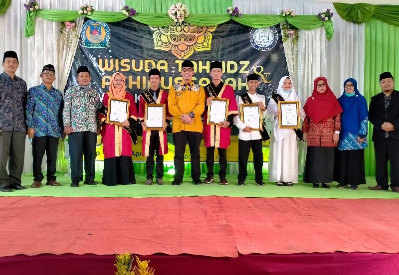 Wabup RL, Hendra Wahyudiansyah, SH Wisuda Tahfidz dan Akhirussanah SMK IT Khoiru Ummah 