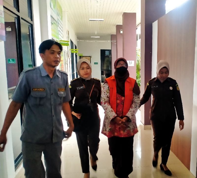 Mantan Dirut Perumda Tirta Bukit Kaba RL, Orin Retnowati, ST : Ditahan Jaksa Pasal Dugaan Korupsi